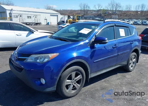 2015 Toyota Rav4 Xle z USA, uszkodzony, nr VIN 2T3RFREV3FW320304